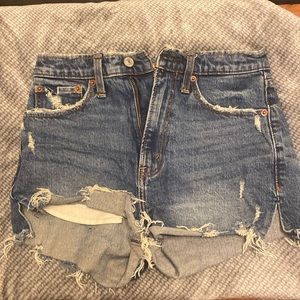 Abercrombie & Fitch cut off jean shorts SZ 25 waist. Absolutely adorable